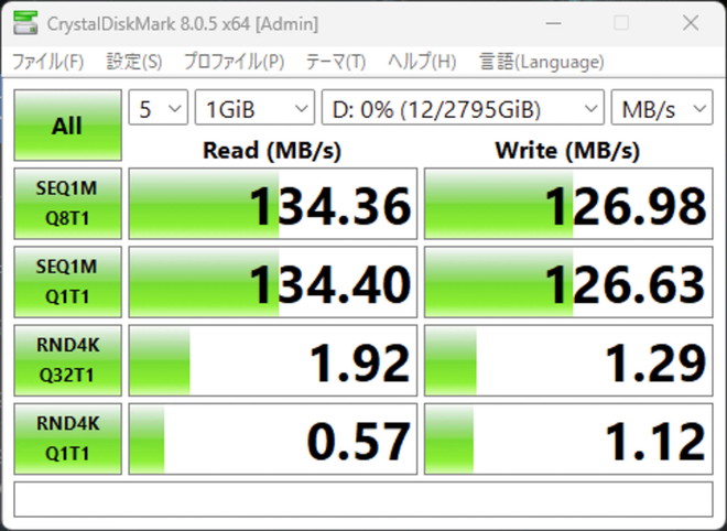 内蔵HDDだとこんな速度。動画録画などシーケンシャルアクセスなら問題ないが、ランダムアクセスに弱いので、ゲームでは如実に差が出る