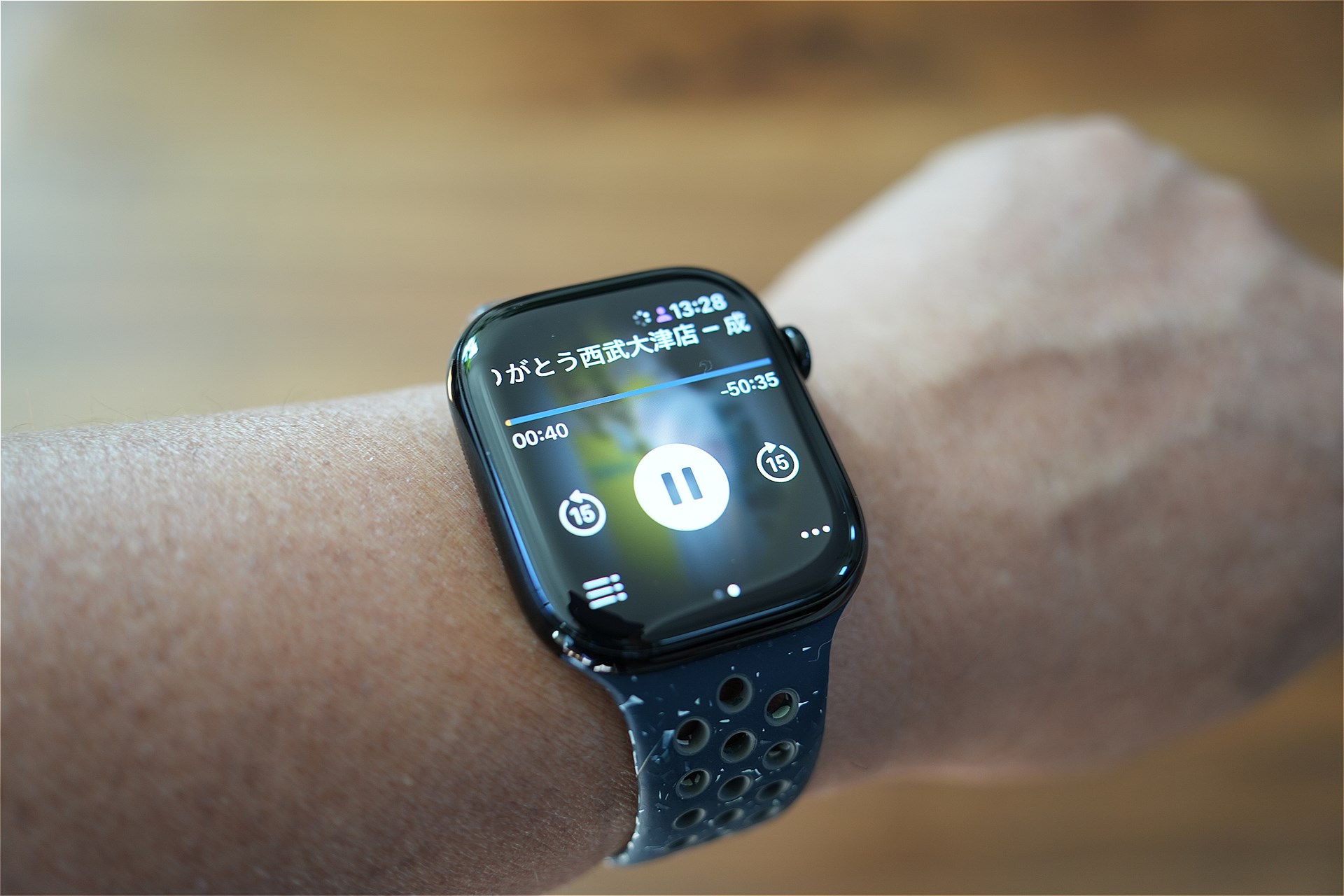 メディア音声のスピーカー出力は、アップル純正アプリだけでなく、「Audible」など他社のアプリにも対応