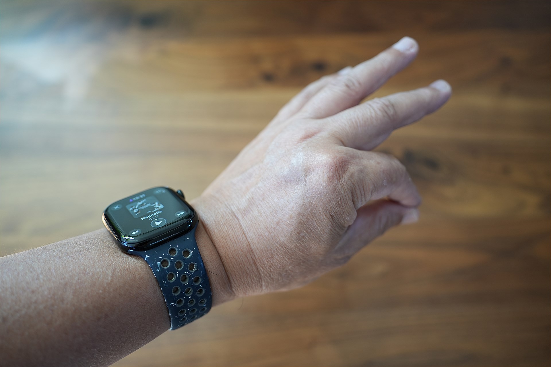 Series 9から搭載されたダブルタップ操作も役立っている