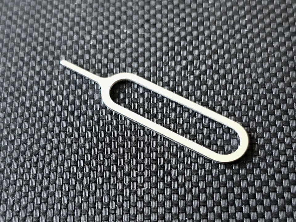 SIMカード絶滅の日まで続けたいSIMピン・コレクション - ケータイ Watch