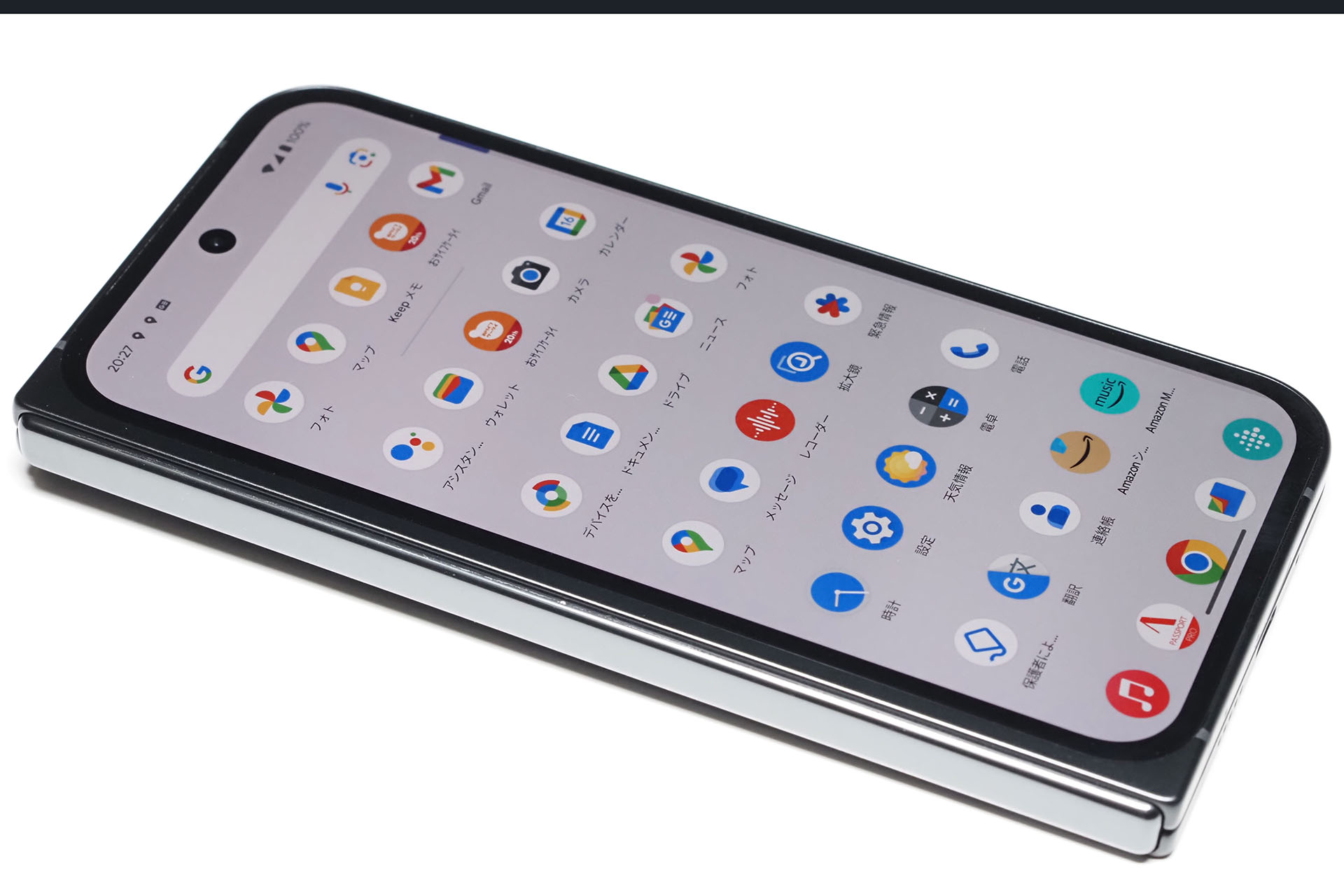 カバーディスプレイは6.3インチ。iPhoneのPro Maxの画面サイズ(6.5$301C6.7インチくらい)に近い見え方である。