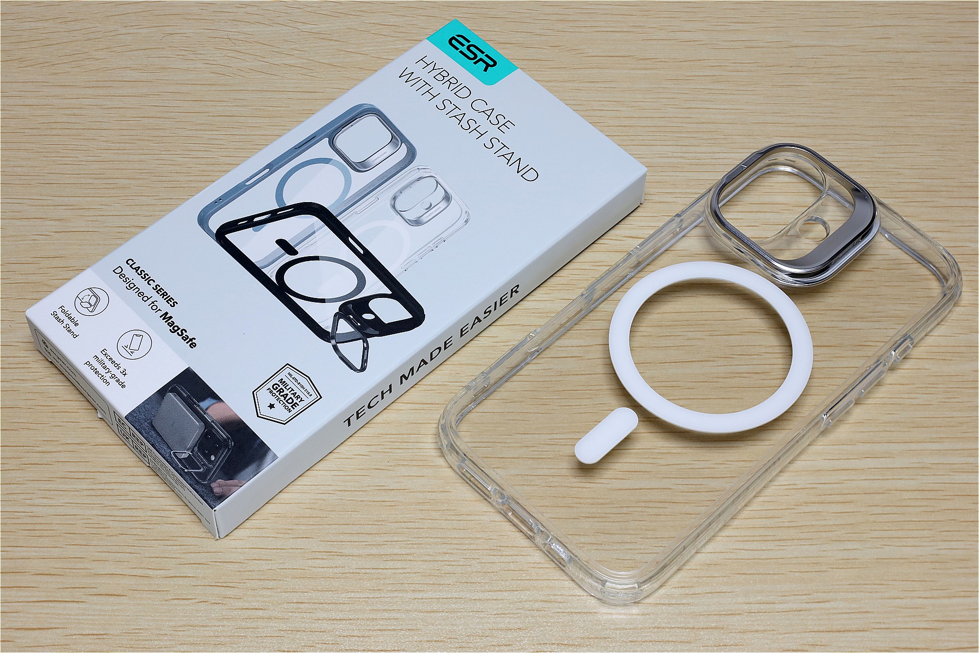 おなじみグリーン地に黒文字のESRロゴ。