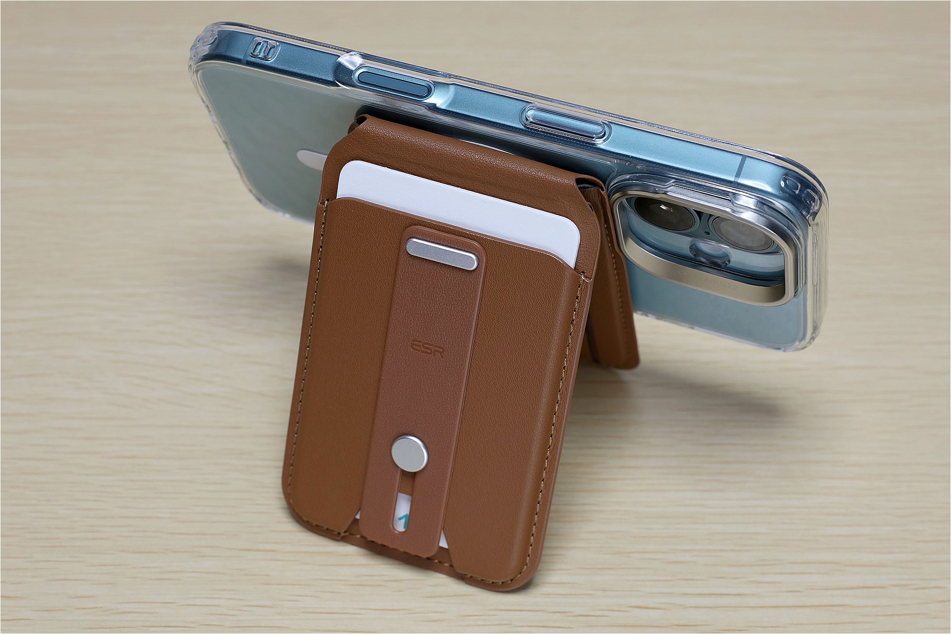 吸着させてスタンドとして使った様子。