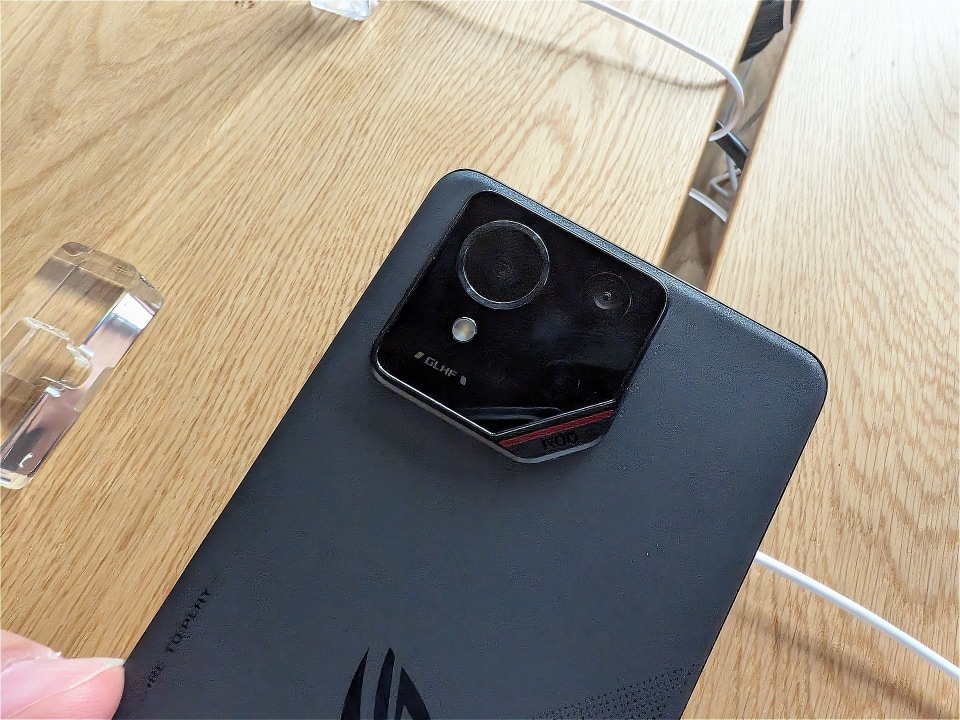 11月登場の「ROG Phone 9」評価版が展示、Snapdragon Summit 2024で