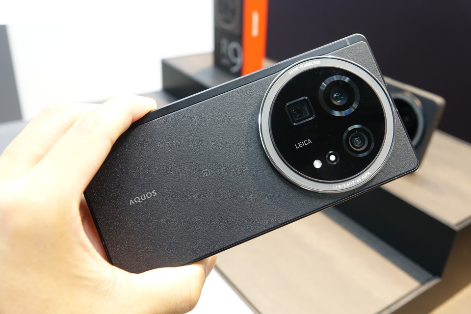 写真で見る「AQUOS R9 pro」と「AQUOS sense9」] - ケータイ Watch