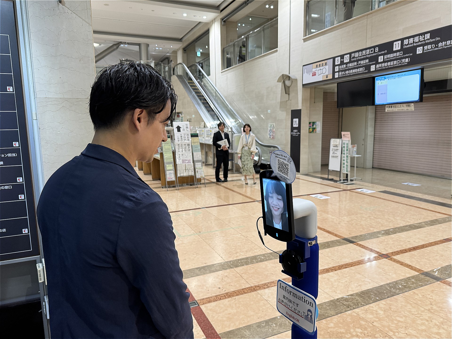 avatarinのnewmeとローカル5Gネットワークを使い、来庁者への窓口案内サービスを提供する実証を大田区役所で実施