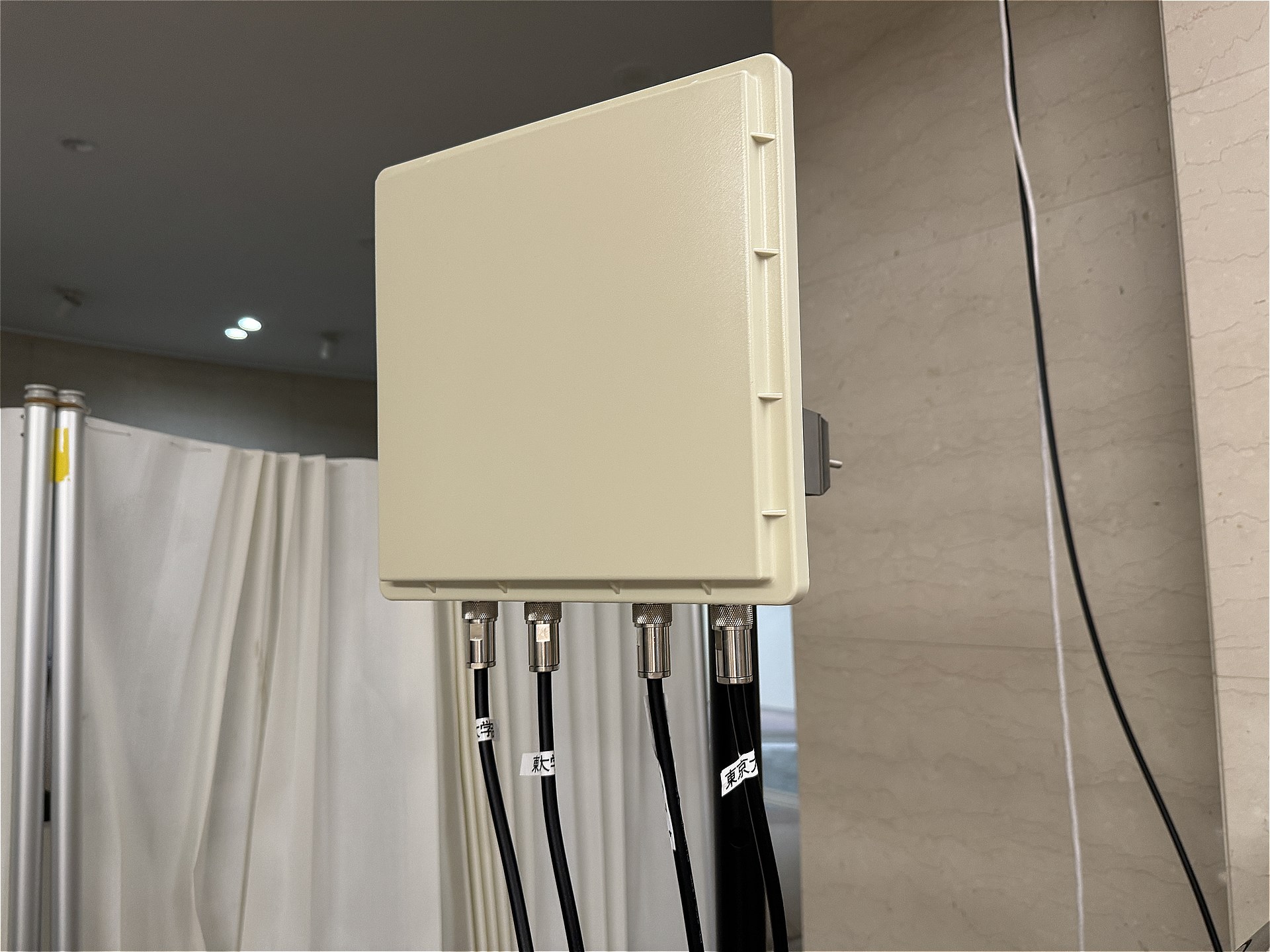 2階に設置されたローカル5Gのアンテナ