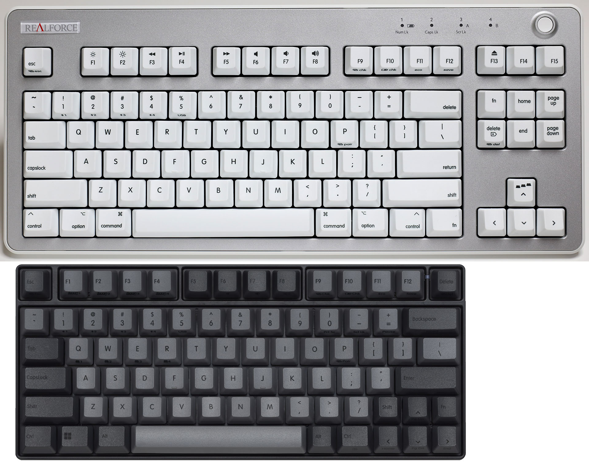 俺がいつも使っているテンキーレスREALFORCEとRC1のキー配列。撮影角度がわずかに違うので、微妙にキーサイズが違って見えるが、実際の文字キーなどはどちらも同じサイズだ。