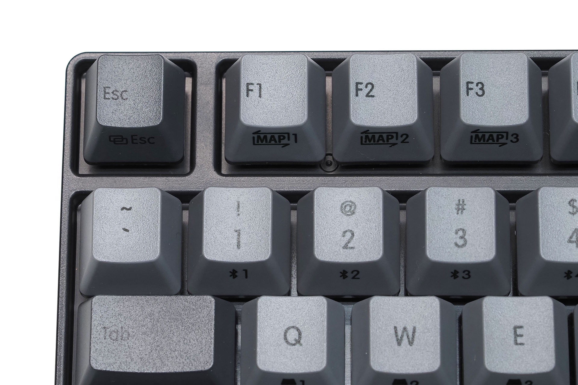 「Escキー」もイイ感じ。真下にチルダがあって落ち着く。