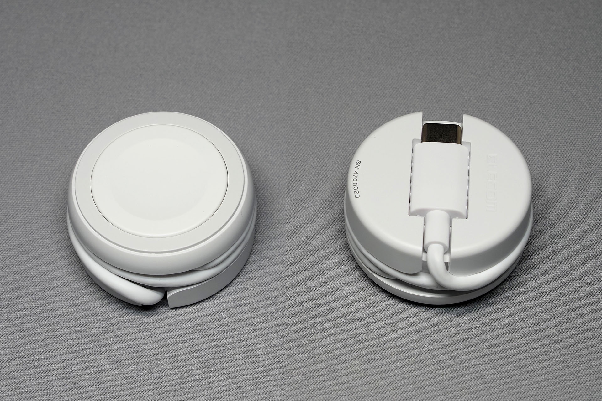 携帯時の状態。本体から伸びるケーブルが本体外側に巻かれている。端子はUSB-Cで、端子は本体裏面に固定できる。