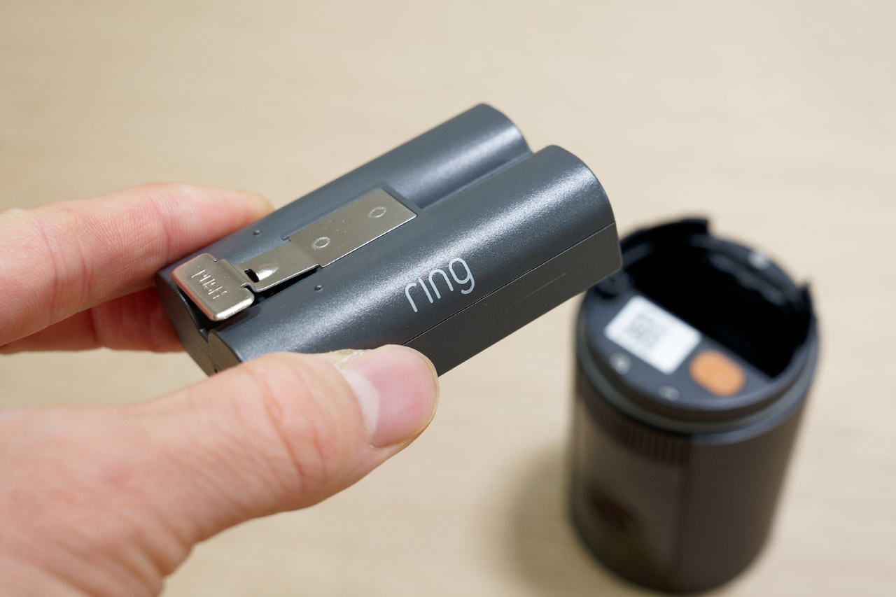 内蔵バッテリーで動作するが、ソーラーパネルを組み合わせることで補充電しながら監視できる