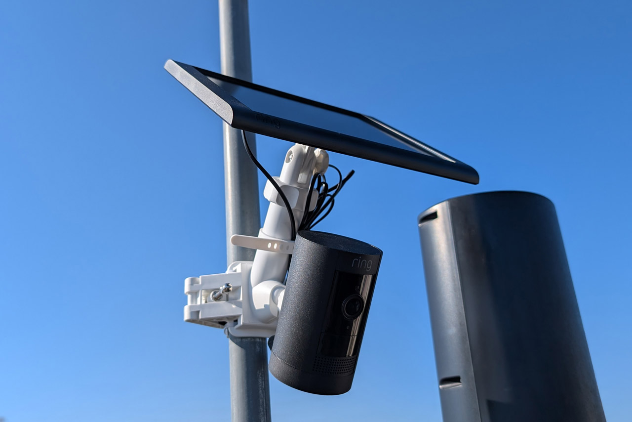 屋根上のポールに固定したところ