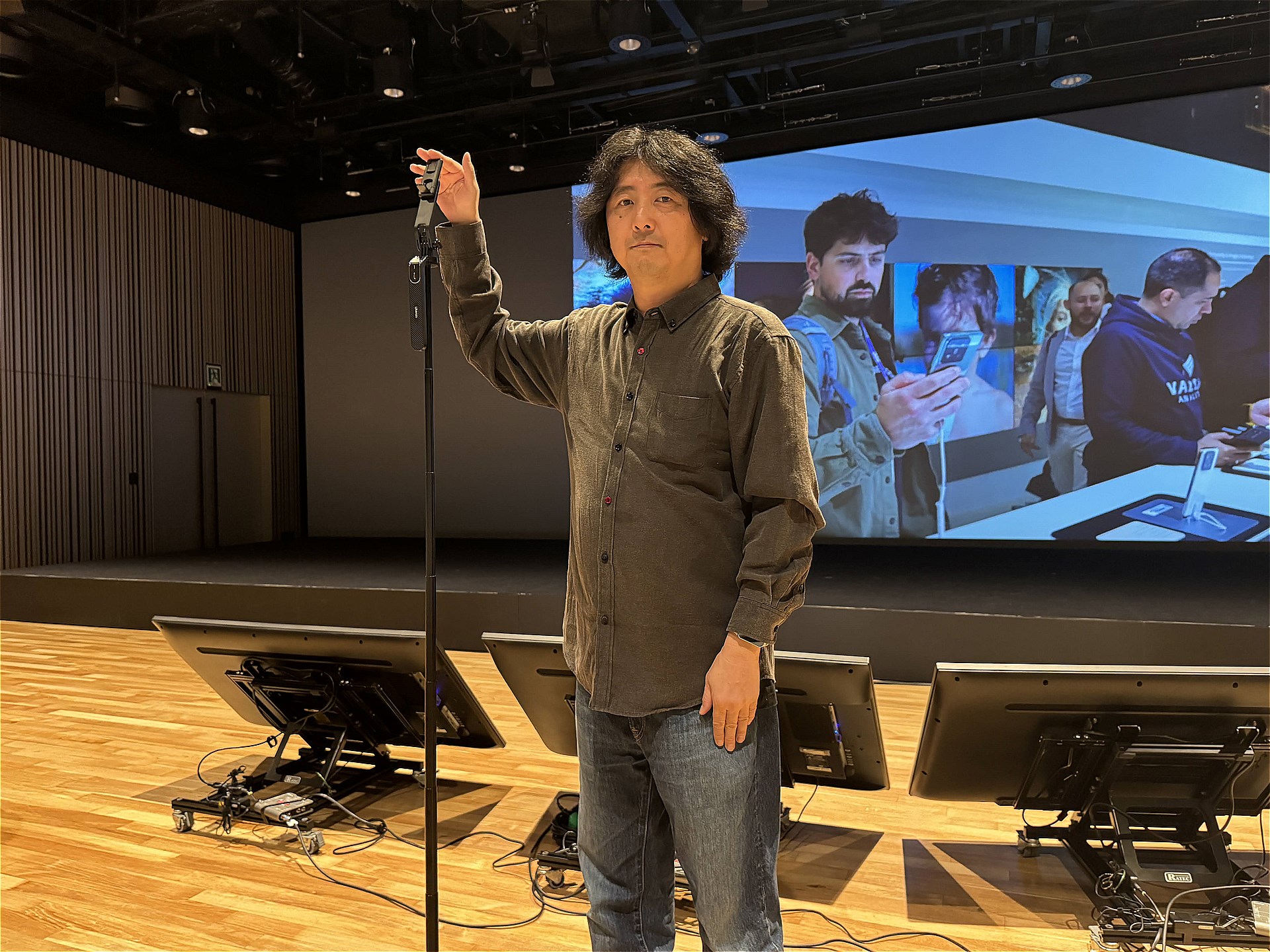 身長170cm台の筆者と同じくらいの高さまで伸ばせる