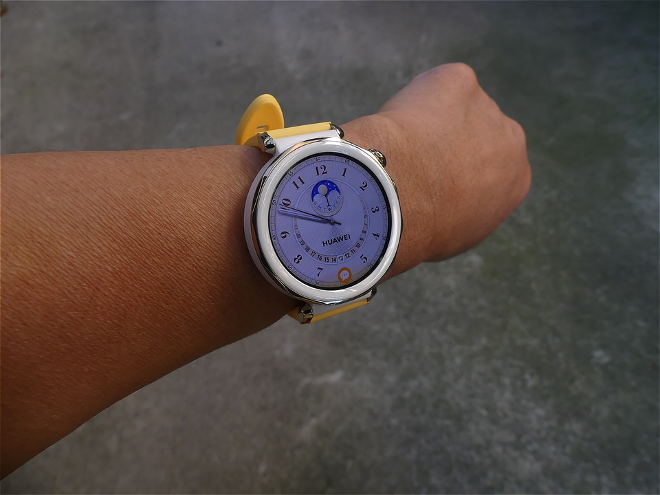 HUAWEI WATCH GT 5 Pro 42mm セラミック」はとても素敵な腕時計だけど