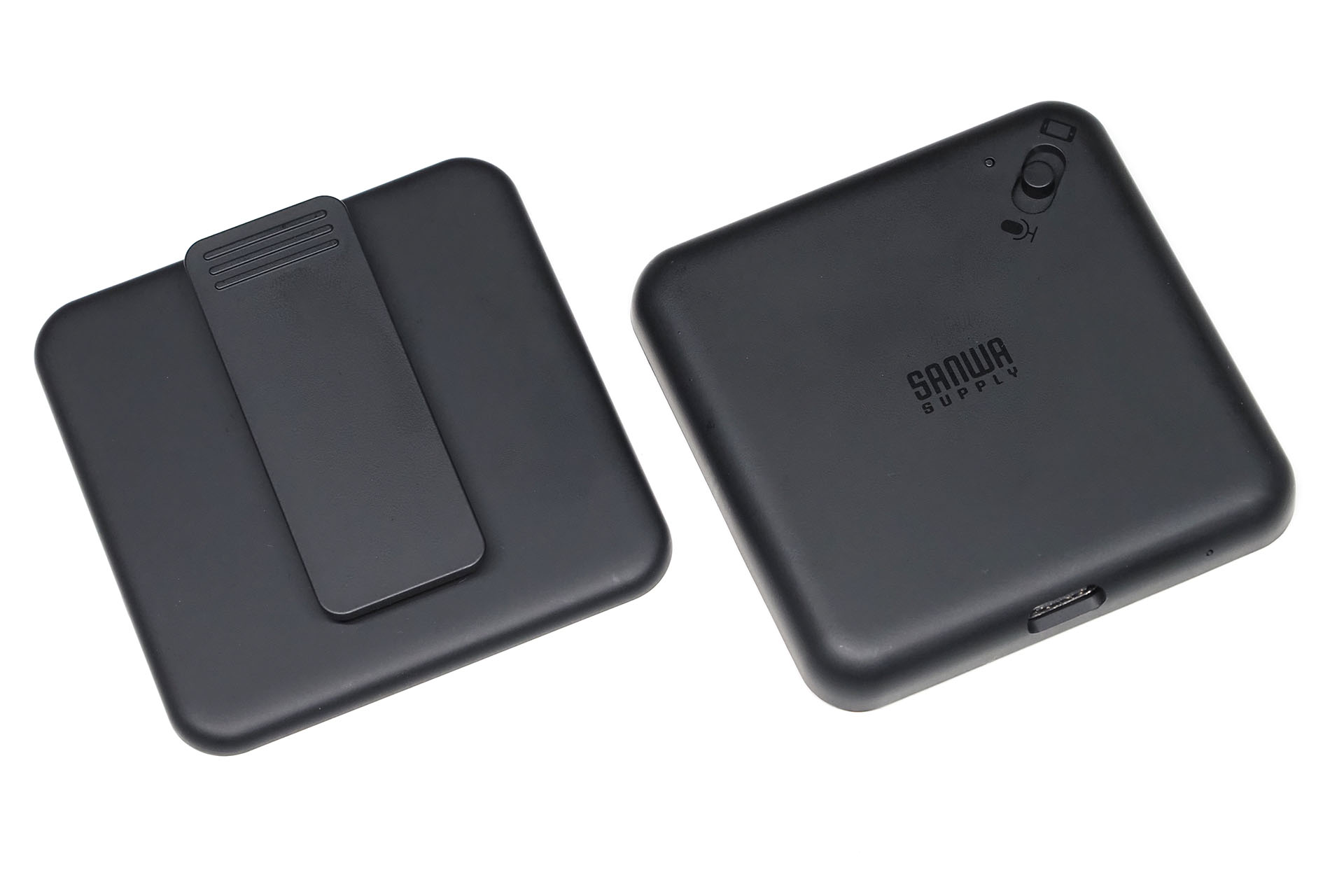 付属するマグネット吸着のクリップと合体させると、胸元などにセットしての会話録音などができる。