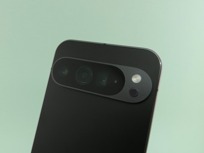 「Pixel 9 Pro XL」のカメラ部。「Pixel 9 Pro」とまったく同じ仕様。外見もまったく変わらない