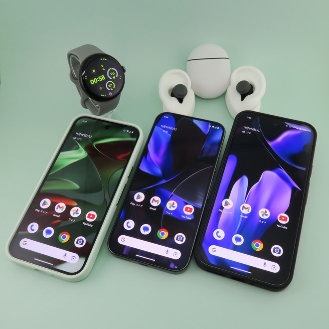 一斉に発表された「Pixel 9」シリーズ3機種、「Pixel Watch 3」（左後ろ）と「Pixel Buds pro2」。これらのデバイスが連携することで、新しいAIスマートフォンの時代へ突き進めるのかもしれない