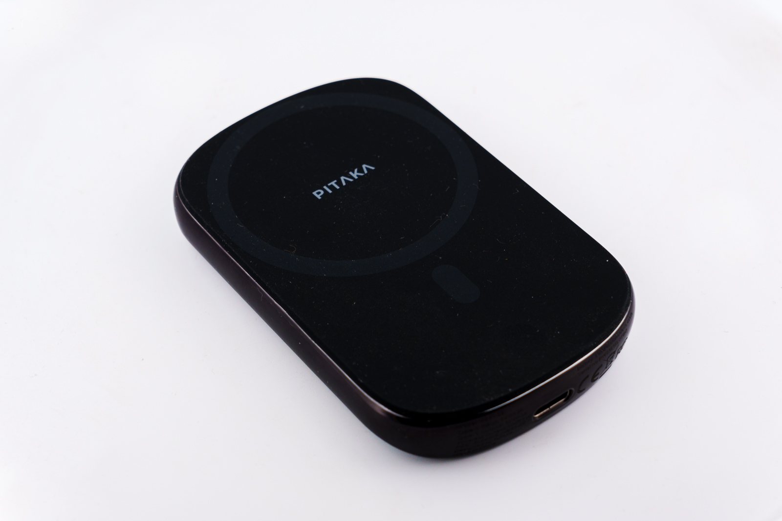 MagSafe対応のモバイルバッテリー。ケーブル不要なのは便利