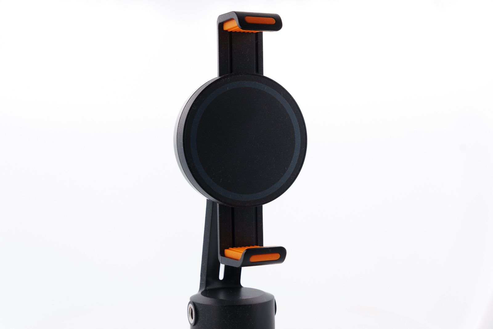 スマホホルダーもQi2対応でさらに便利に