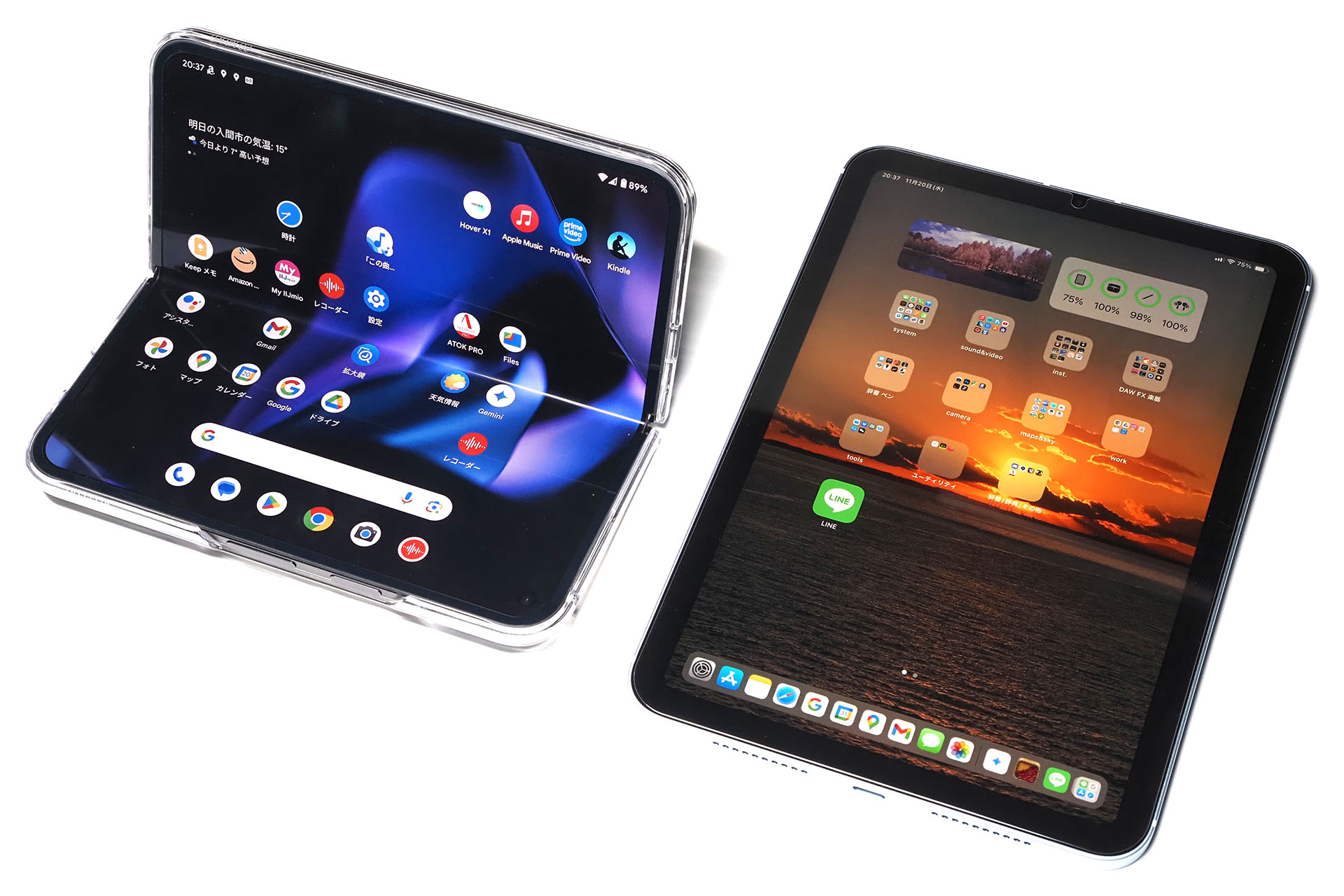 Google Pixel 9 Pro Foldは、タブレットとして使うときに開く必要がある。片手では開けないので両手で開く。閉じるときも同様。iPad mini (A17 Pro)などの一般的なタブレットは、折りたためないものの、手にしてすぐ使える点ではスムーズで便利だ。