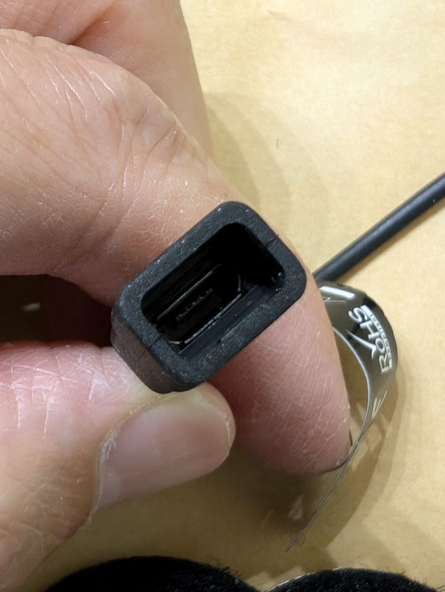 充電用USBコネクタがMicro-Bと古くて残念