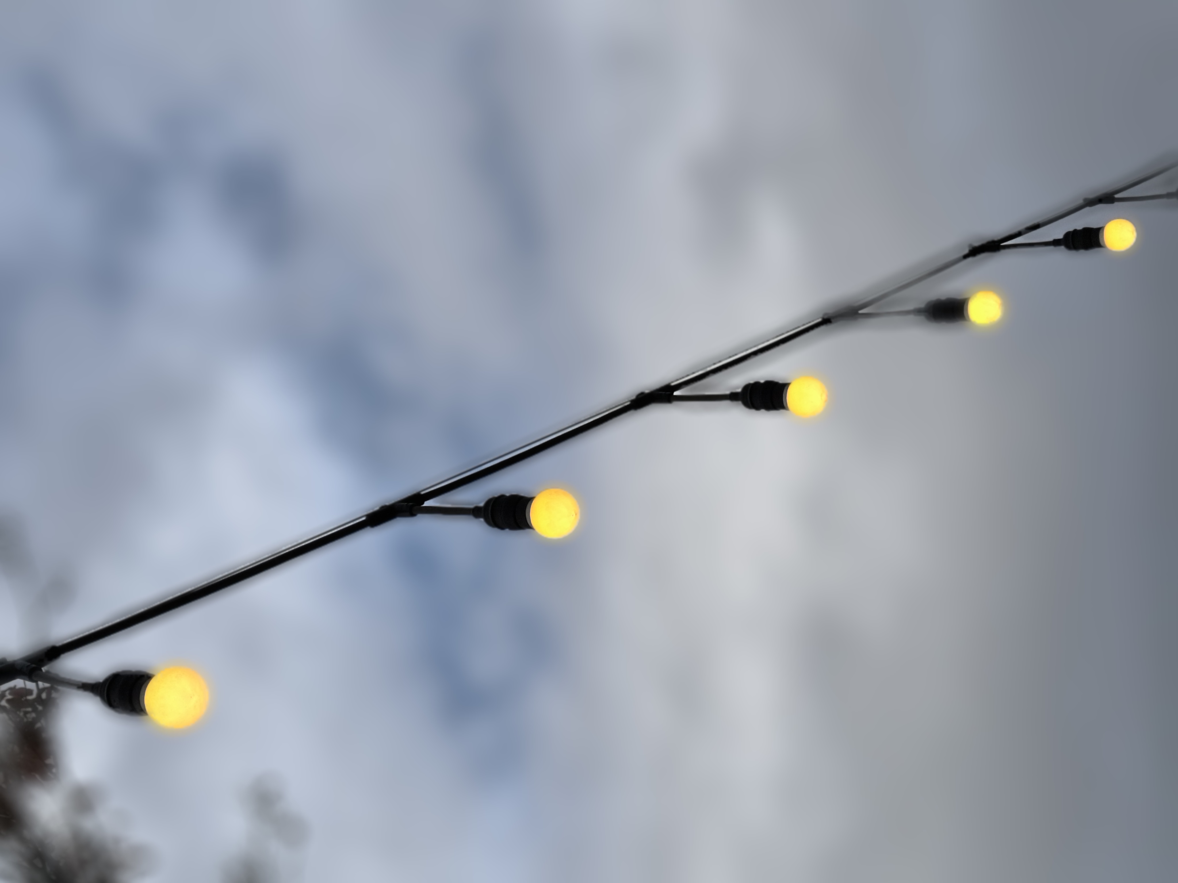 ポートレートモードで吊られているライトを撮ったが、ボケの処理がなんとも面白い感じに仕上がった。これはこれでいい感じ