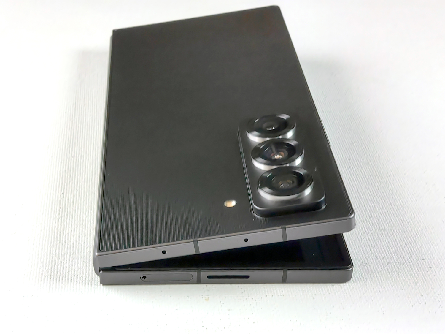 ここまで閉じた状態でも固定できる