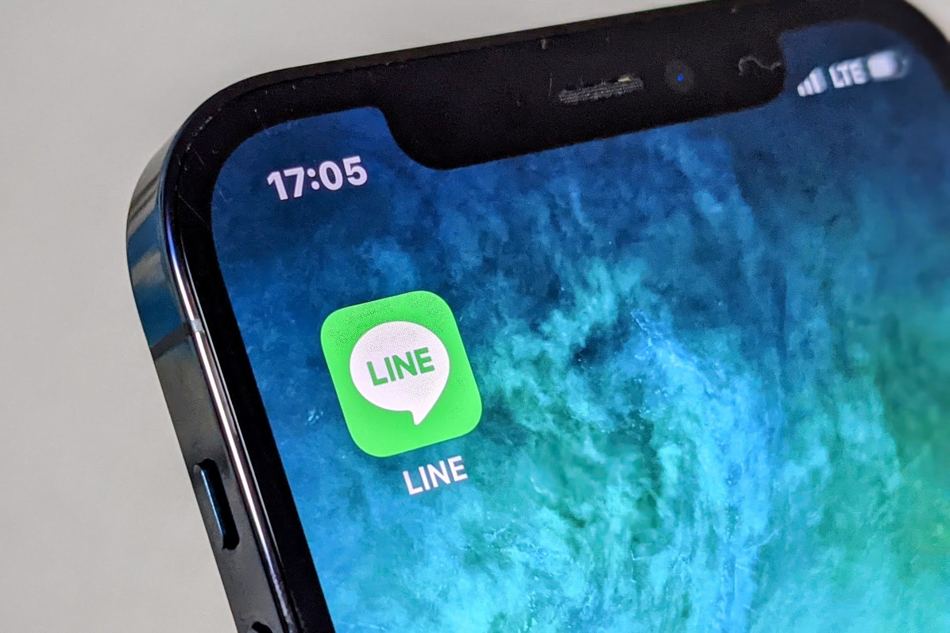 「LINE」でアルバムのサムネイルに他人の画像が表示される不具合