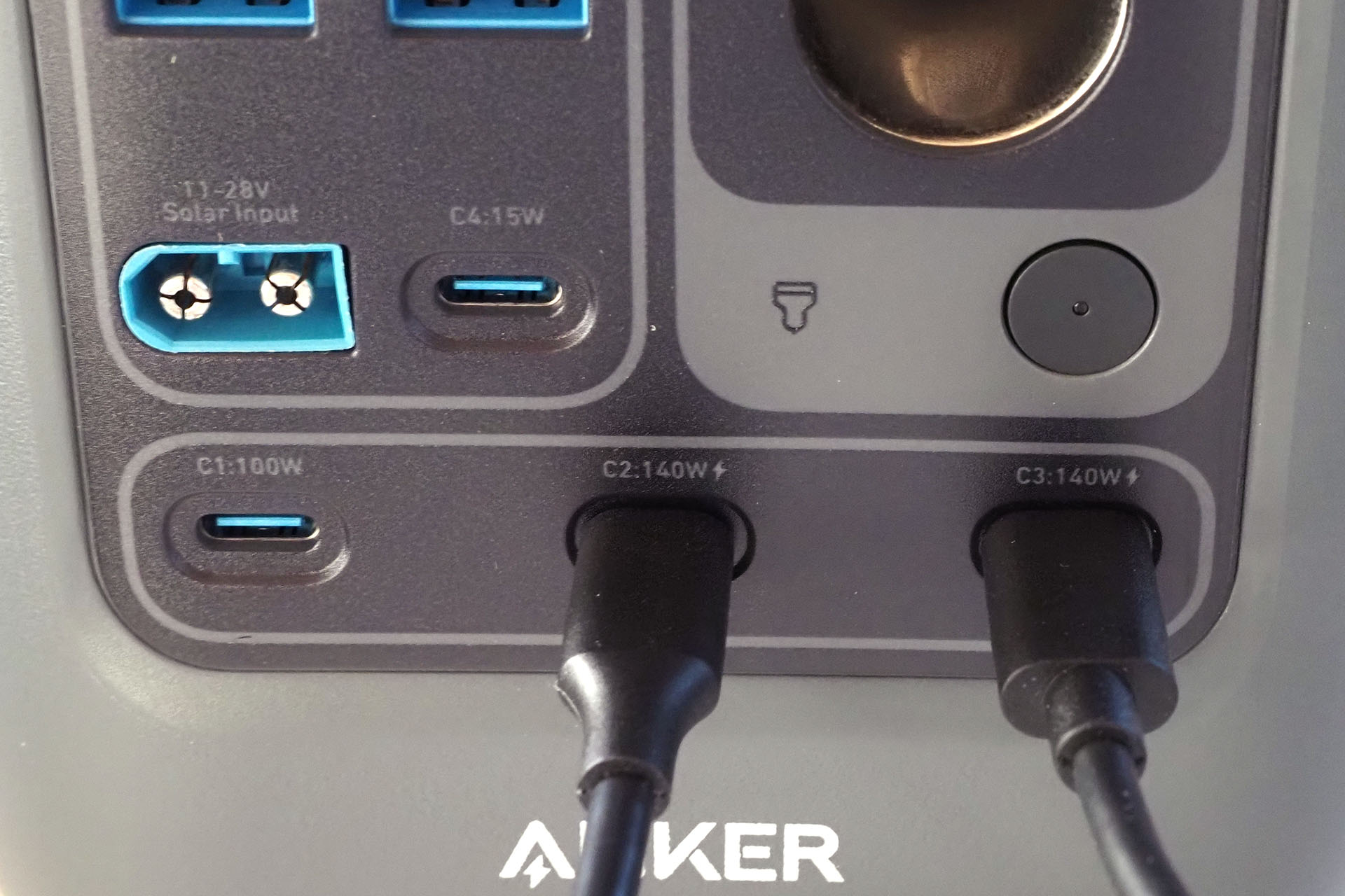 USB-C2ポート/USB-C3ポートを同時に使ってC300 DCを急速充電することができる。