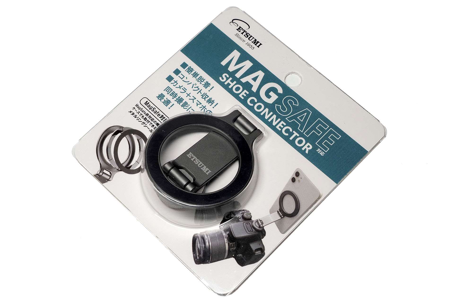 エツミ「マグセーフ対応シューコネクター」はMagSafe対応スマートフォンホルダーで、カメラのシューに装着できる。また台座部には1/4インチネジ穴があるので、三脚（の雲台）にセットすることもできる。メーカー価格5720円で、<a href="https://www.amazon.co.jp/dp/B0DP233P85" class="strong bn" target="_blank">Amazon</a>にて3960円で購入した。