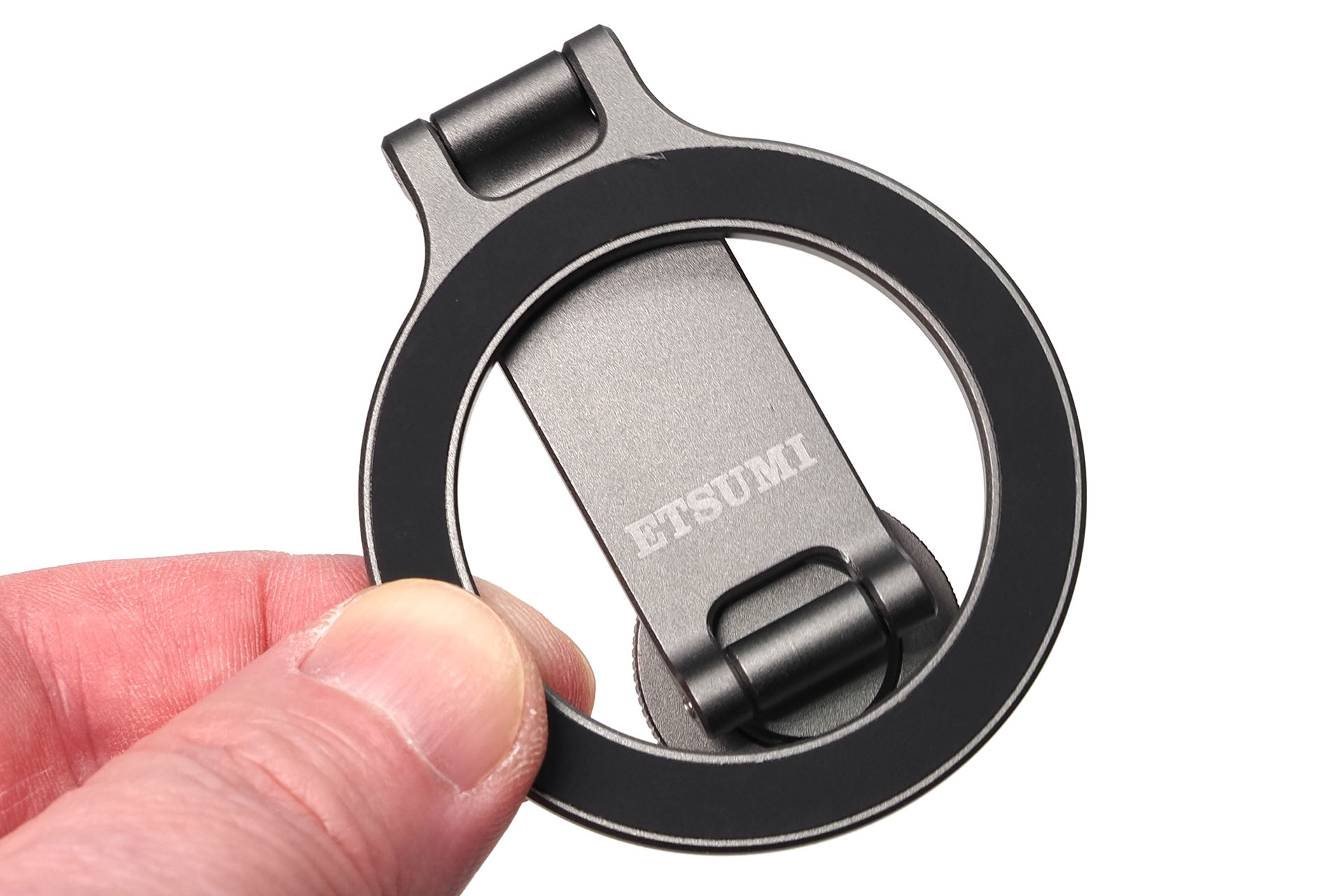 重さは42gしかなく、折りたためるのでポケットやバッグに違和感なく入れられる。