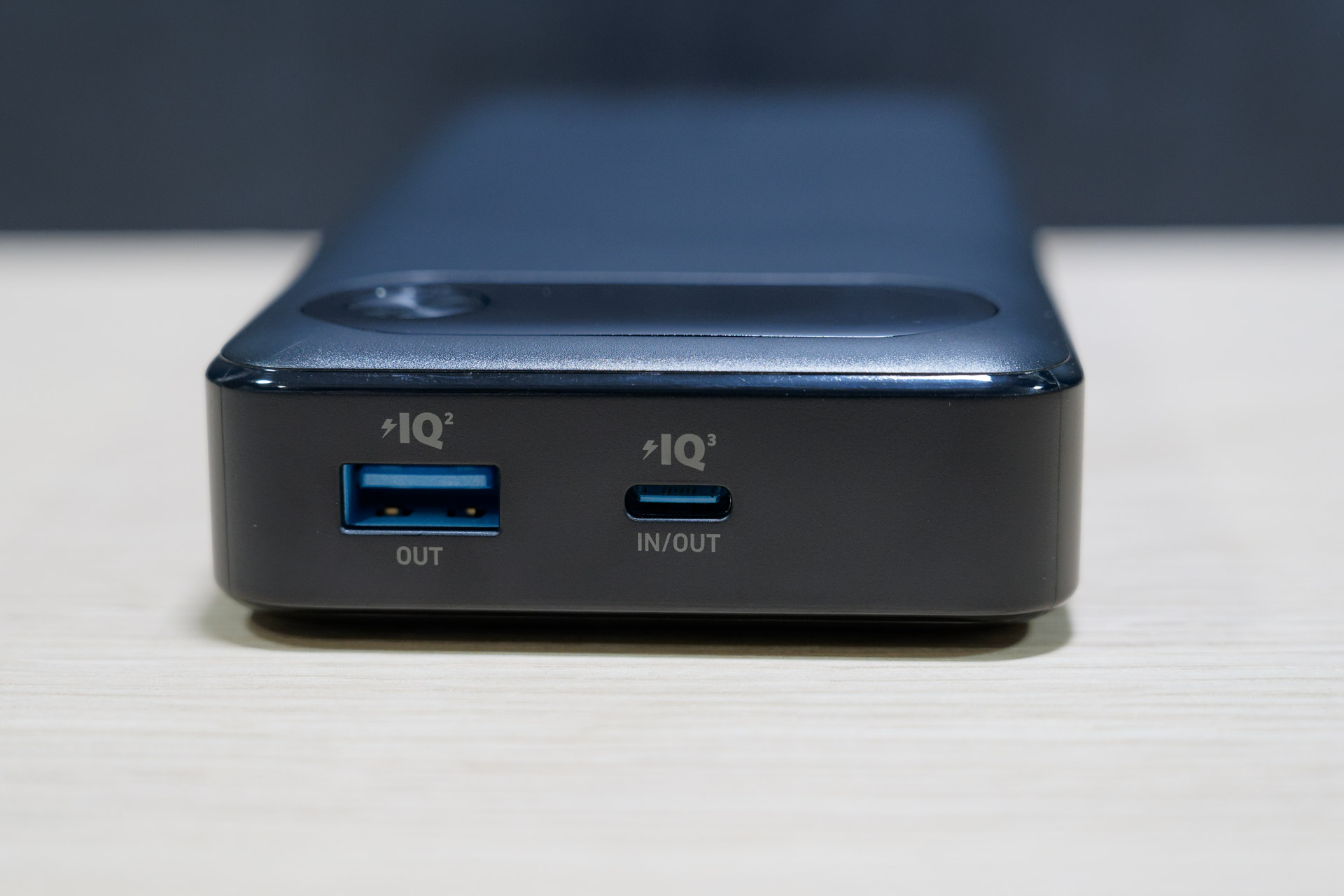 側面にはType-CポートとType-Aポートが1つずつ