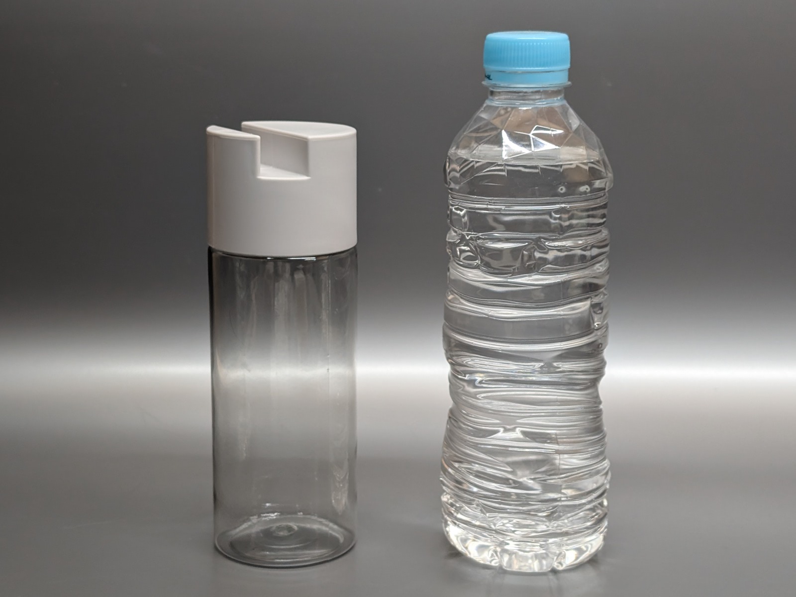 500mlペットボトルよりはやや小さいサイズ