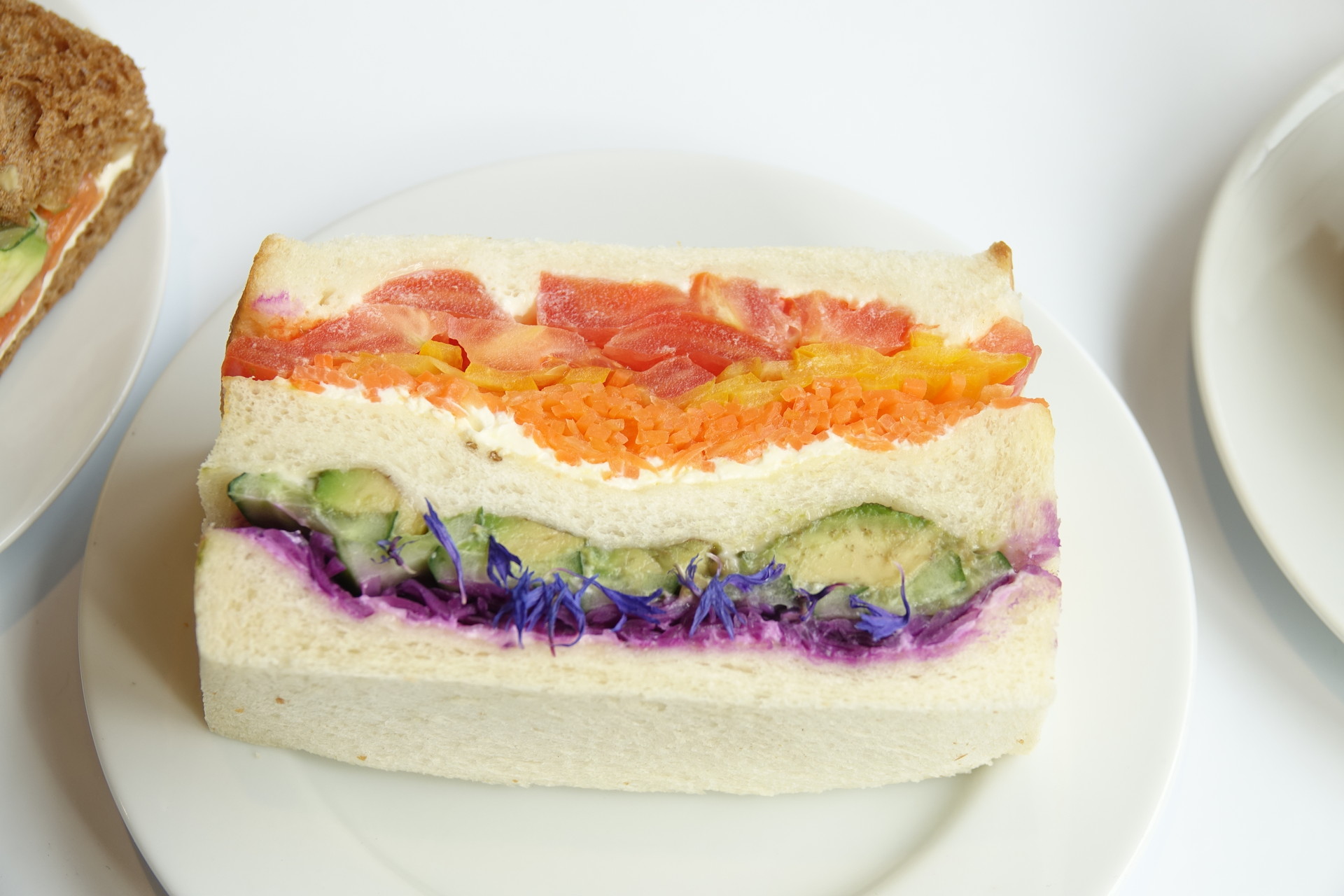 「フツーなんて古い！　レインボーサンド」