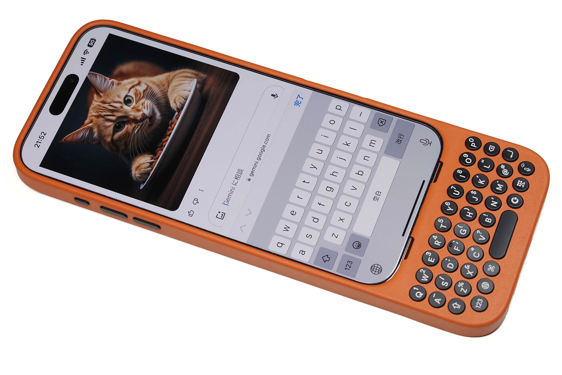 比べてみるとソフトウェアキーボードの表示領域が意外に広く、画面上の情報量が少なくなってしまうことがわかる。