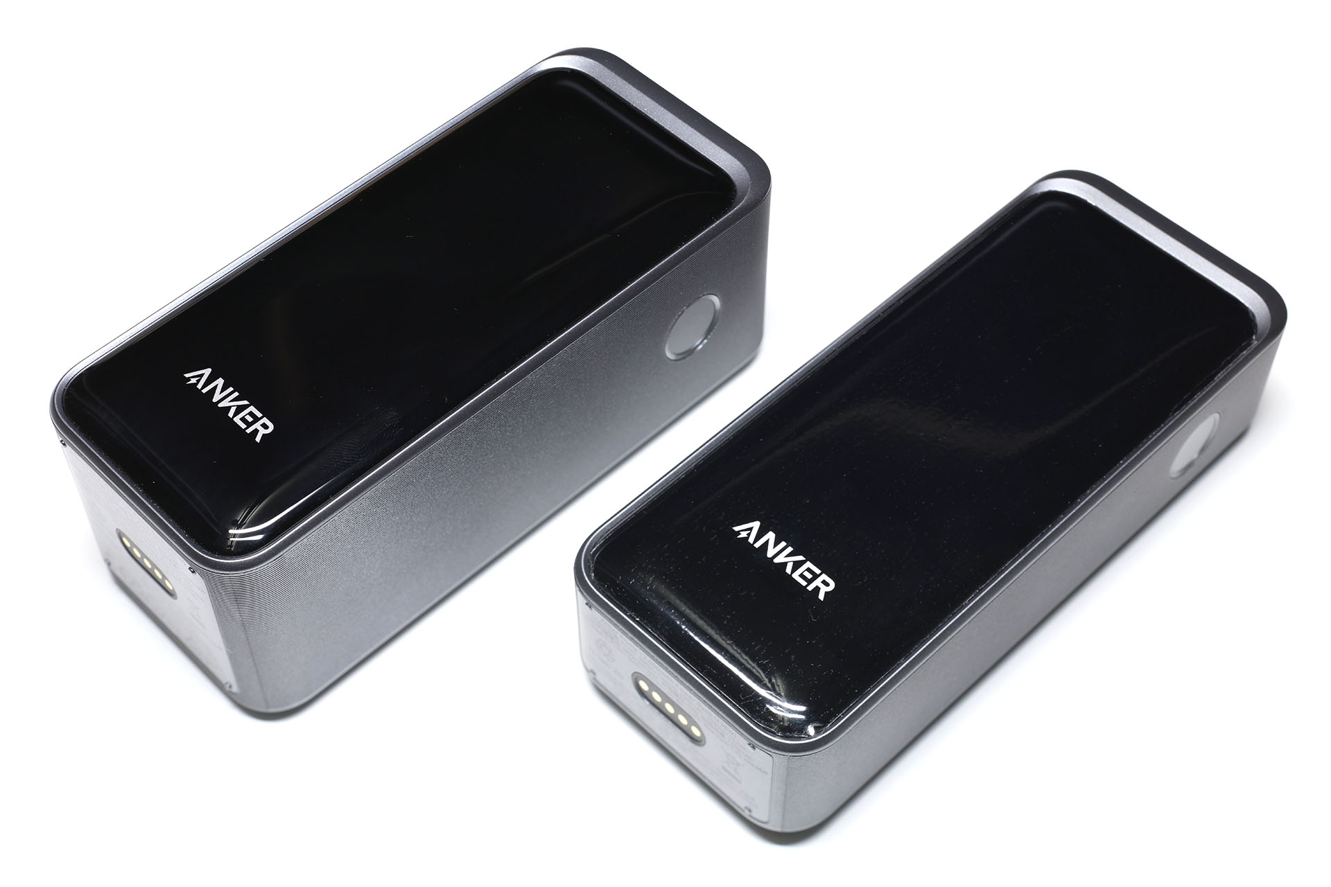 左が新たに買ったAnker Prime Power Bank （20000mAh, 200W）で、右が前出のAnker Prime Power Bank （12000mAh, 130W）。より大容量・高出力のモバイルバッテリーを追加購入したわけですな。