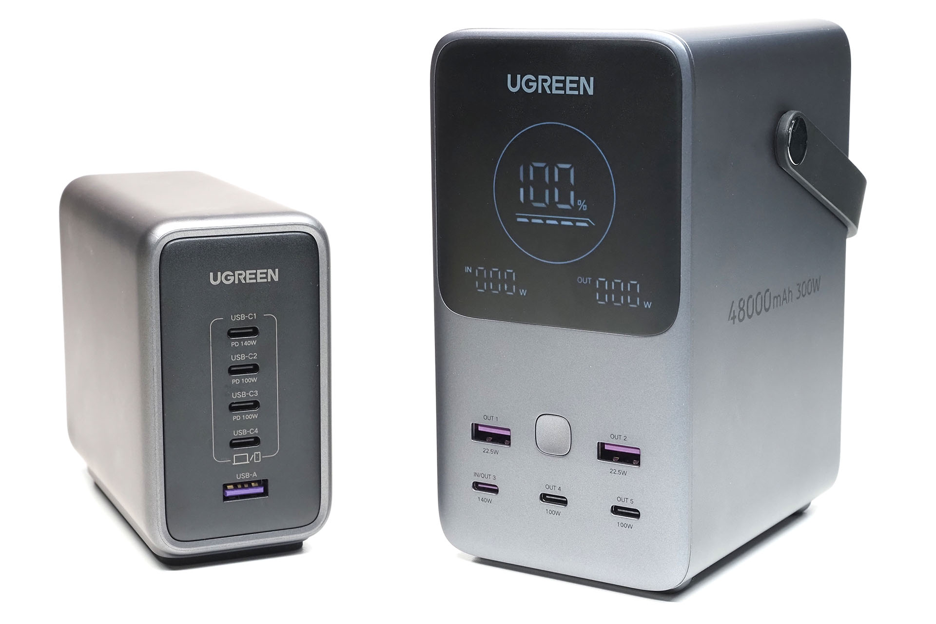 左が「UGREEN Nexode 300W GaN デスクトップ急速充電器」で、右が「UGREEN Nexode モバイルバッテリー 48000mAh/153.6Wh 300W」。どちらも2万9980円だった。たっか！