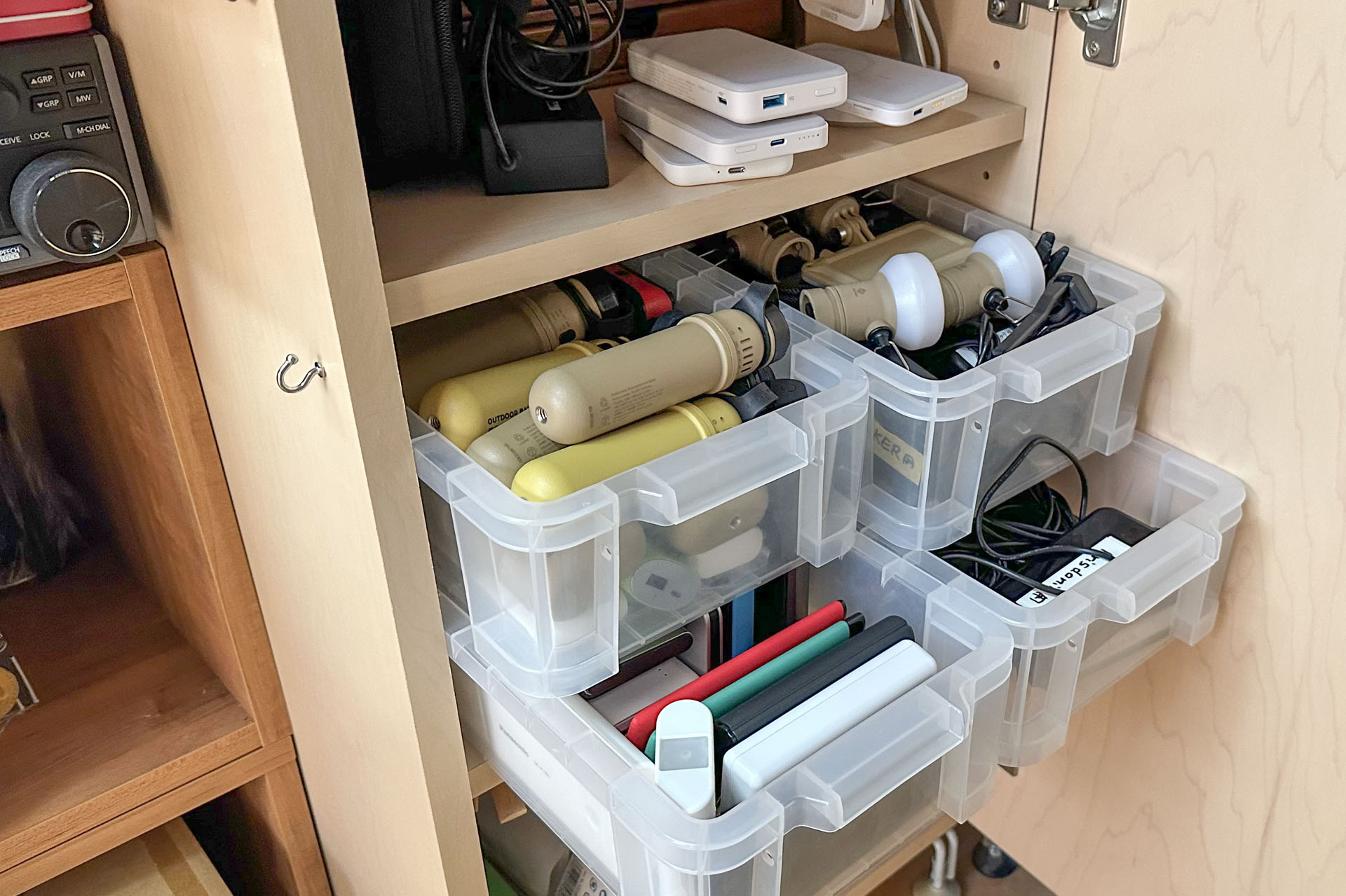 USB充電ステーション沼にハマりつつある俺が所有していたモバイルバッテリー。ほとんど死蔵している感じで、危ない気がしたので、思い切って中古品店に買い取ってもらった。PSEマークがあるモバイルバッテリーだと買い取ってくれる可能性が高い。ただお値段はあまりつかないのであった。