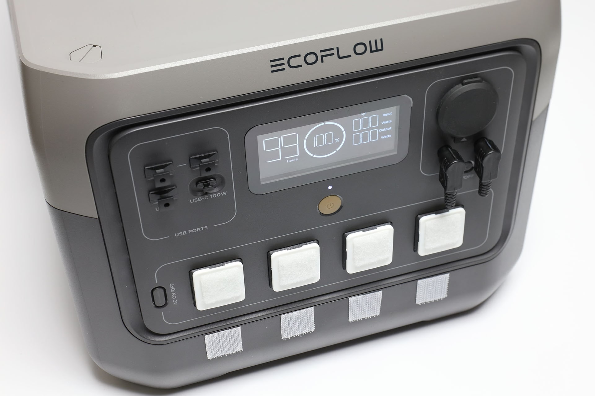 EcoFlow「RIVER 2 Pro」ポート類もキャップなどで保護！　シガーソケットは最初からカバーが着いていた。