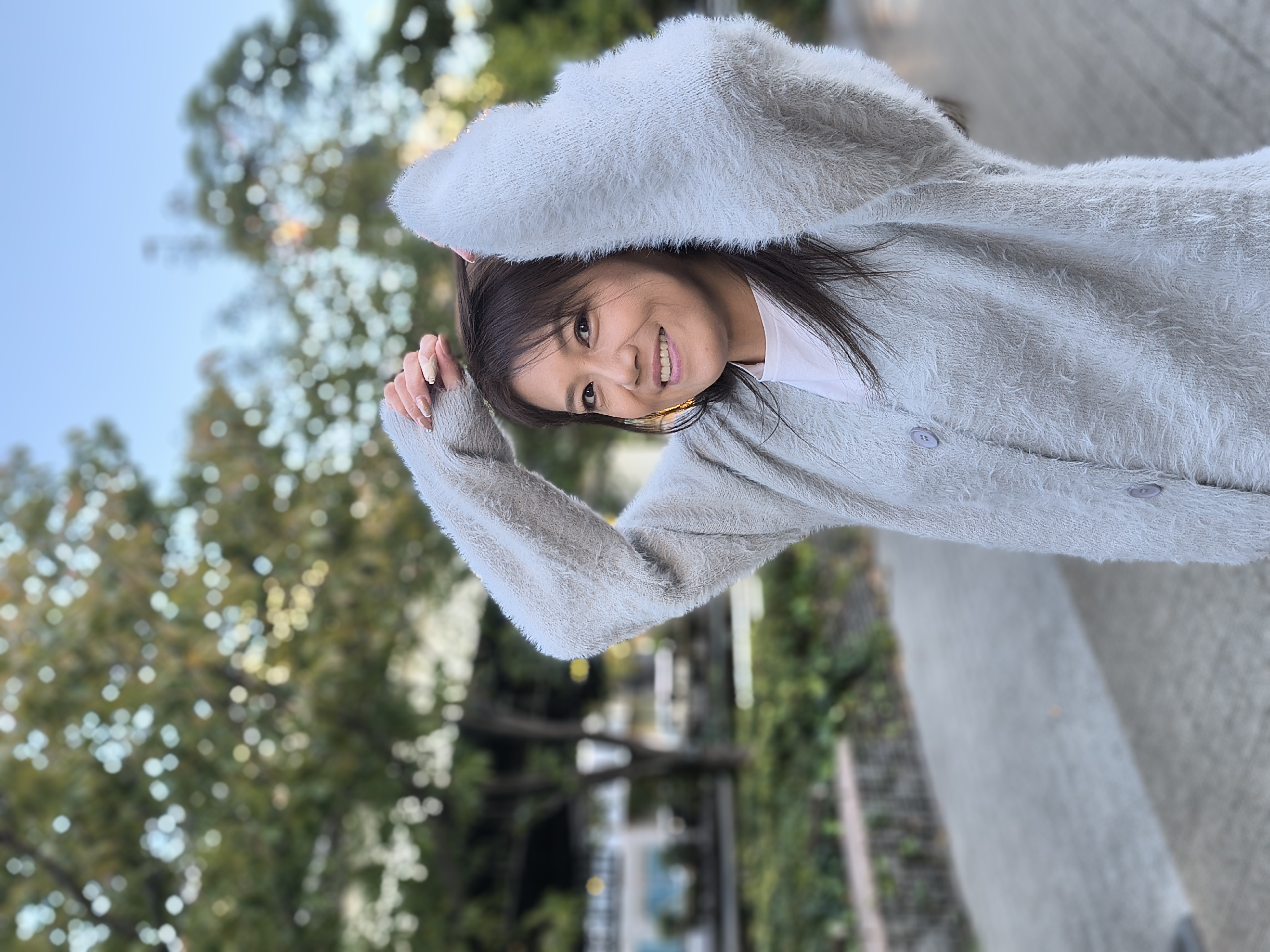 夕刻にポートレートで撮影。背景がボケて、自然な仕上がり。モデル：菅谷はつ乃（Instagram：<a href="https://www.instagram.com/hatsuchan729/">@hatsuchan729</a>