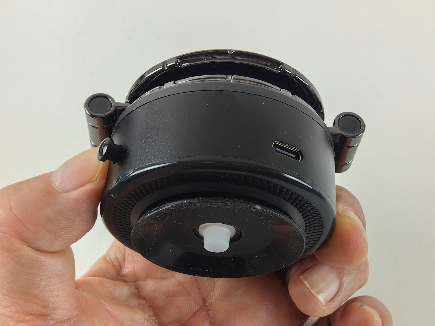 底面側は吸盤。突起もある