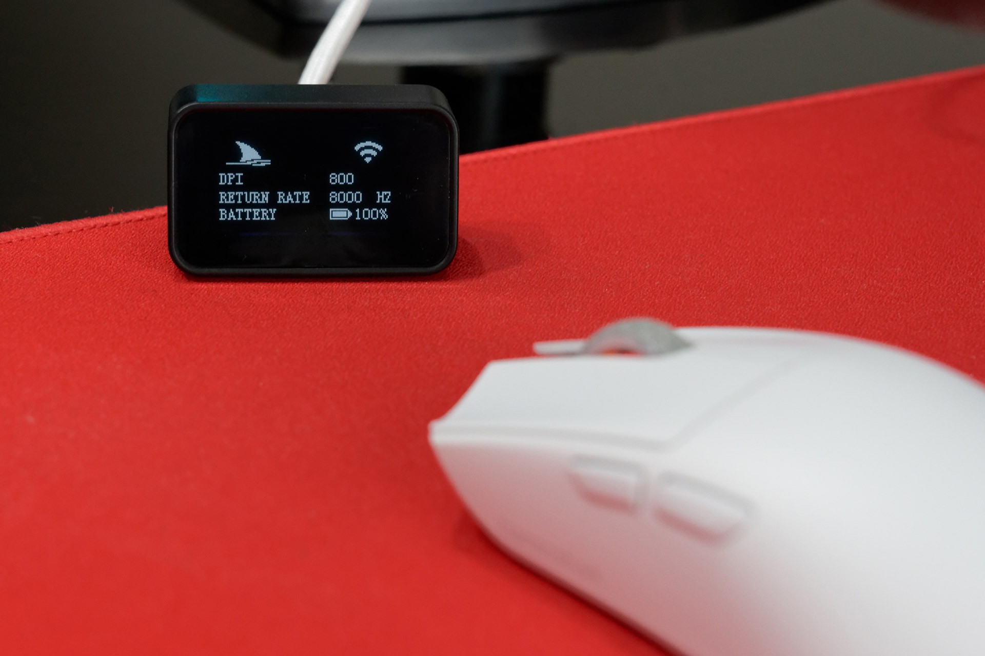 小型ディスプレイ付きの高性能ドングル