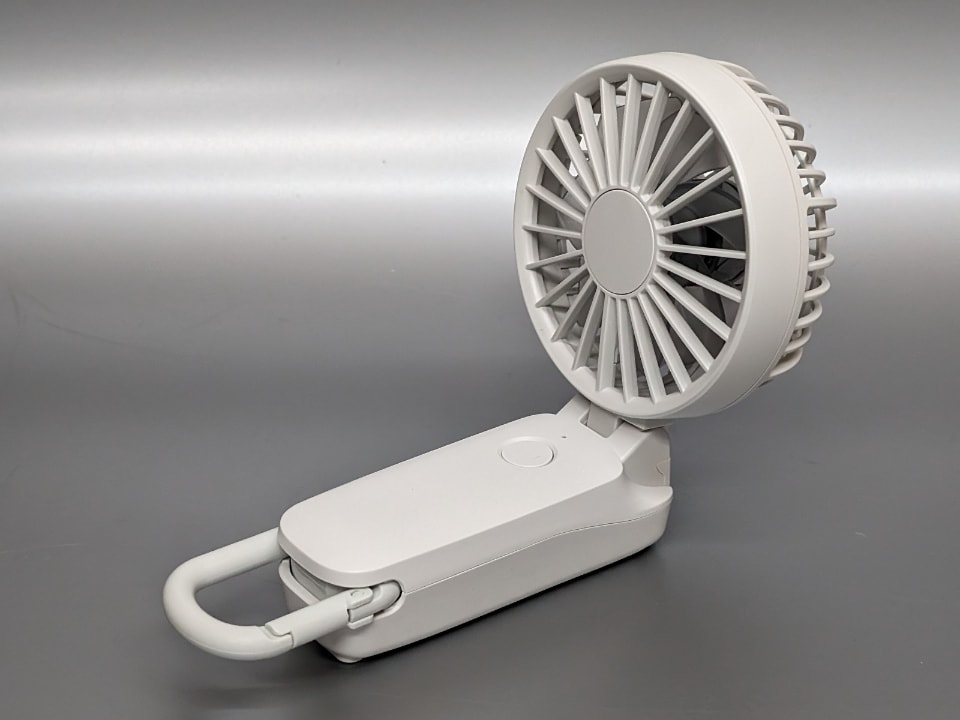 首を折り曲げて据置で使えるのが大きな特徴