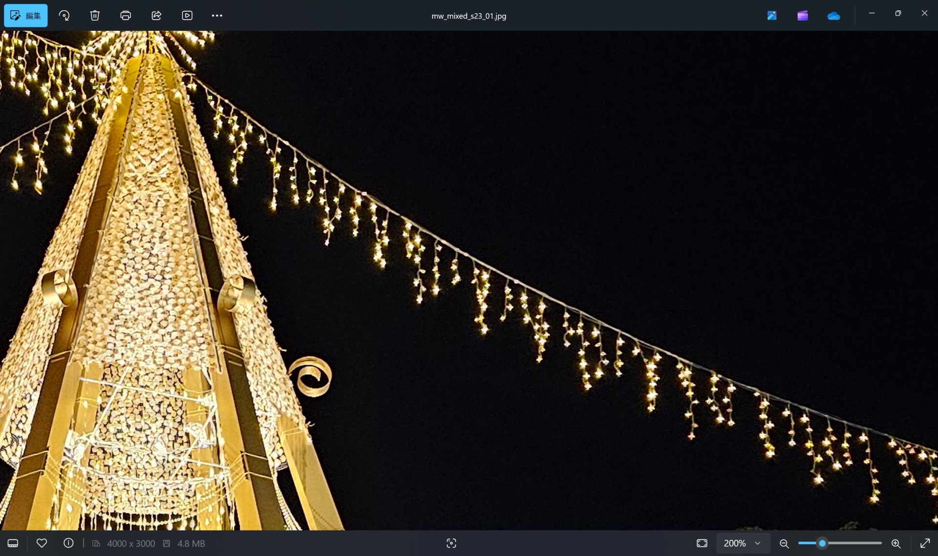 こちらはGalaxy S23 Ultra。4機種の中では最もディテールを残していると感じた。AIで作っているのかもしれないが