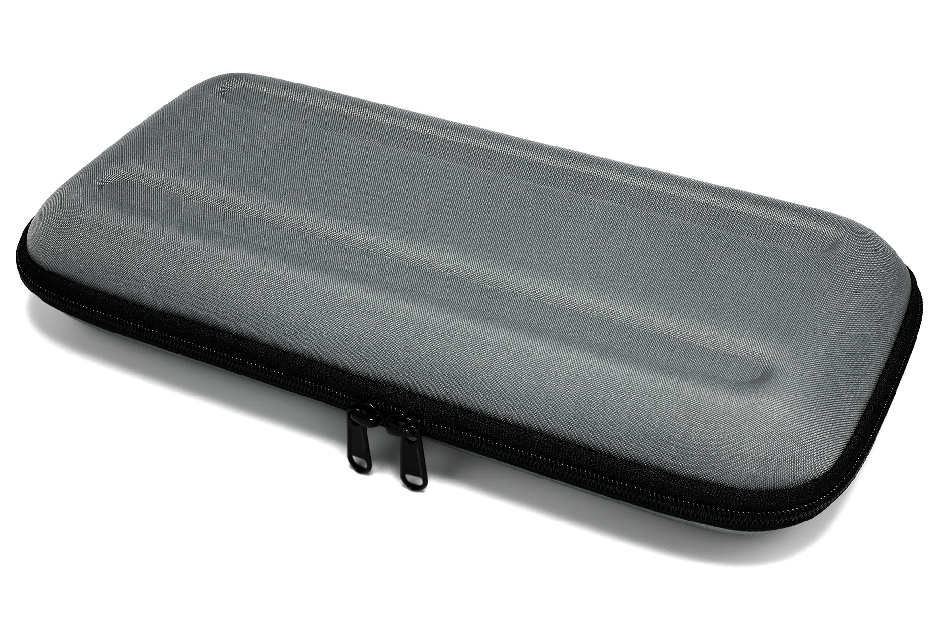 バード電子「キーボードポッド」はダブルファスナーのシンプルなキーボードケース。サイズは160×330×60mmで、重さは約165g。ケースはEVA製のセミハードで、耐衝撃性もそこそこある。カラーはグレーとブラックの2色展開。バード電子直販価格は5940円。