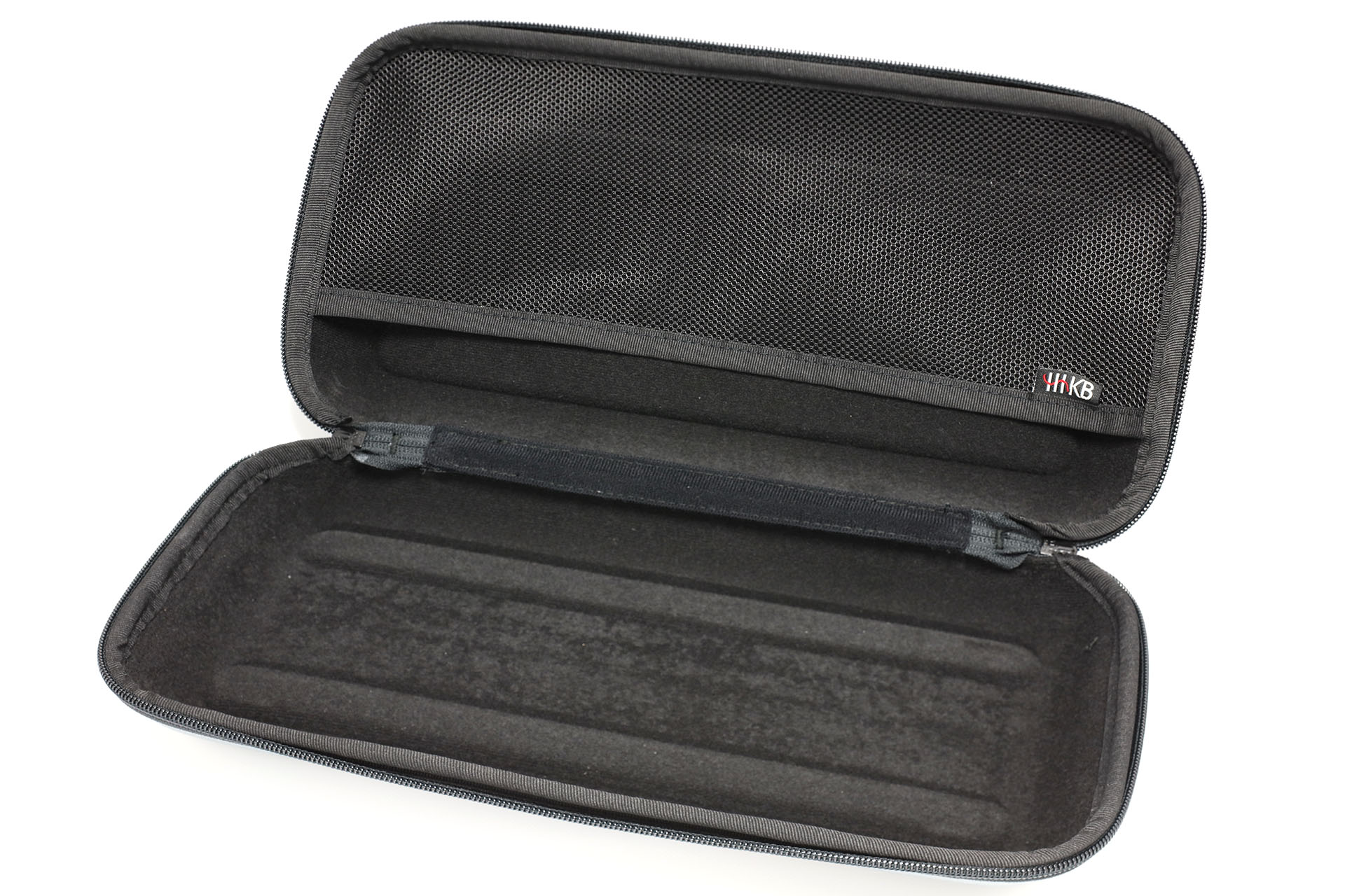 内側にはキーボード収納部に加えてメッシュポケットがある。メッシュポケットにはキーボードルーフやキーボードブリッジが入る。