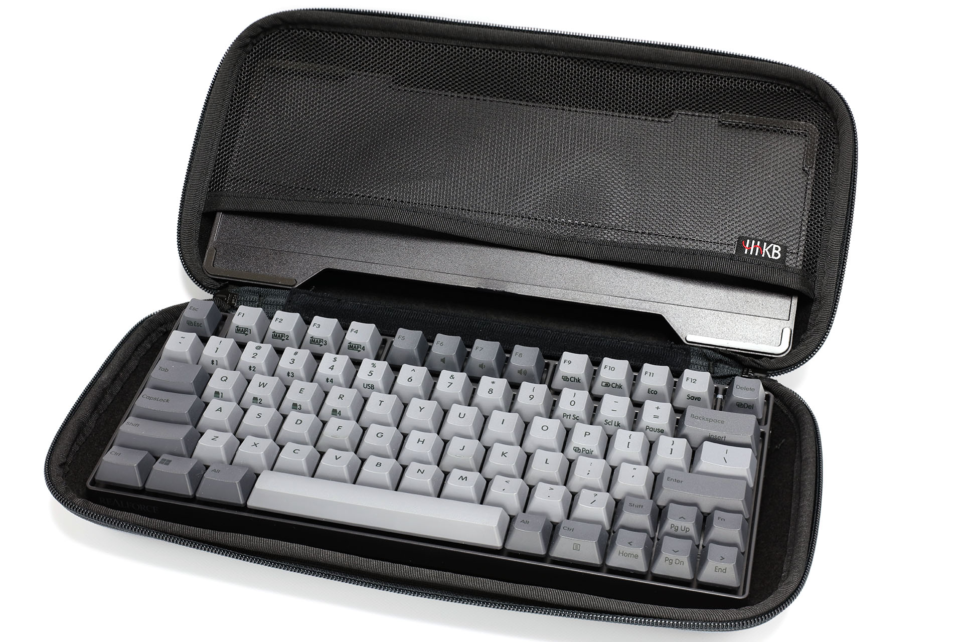 REALFORCE RC1とキーボードブリッジが収まった。