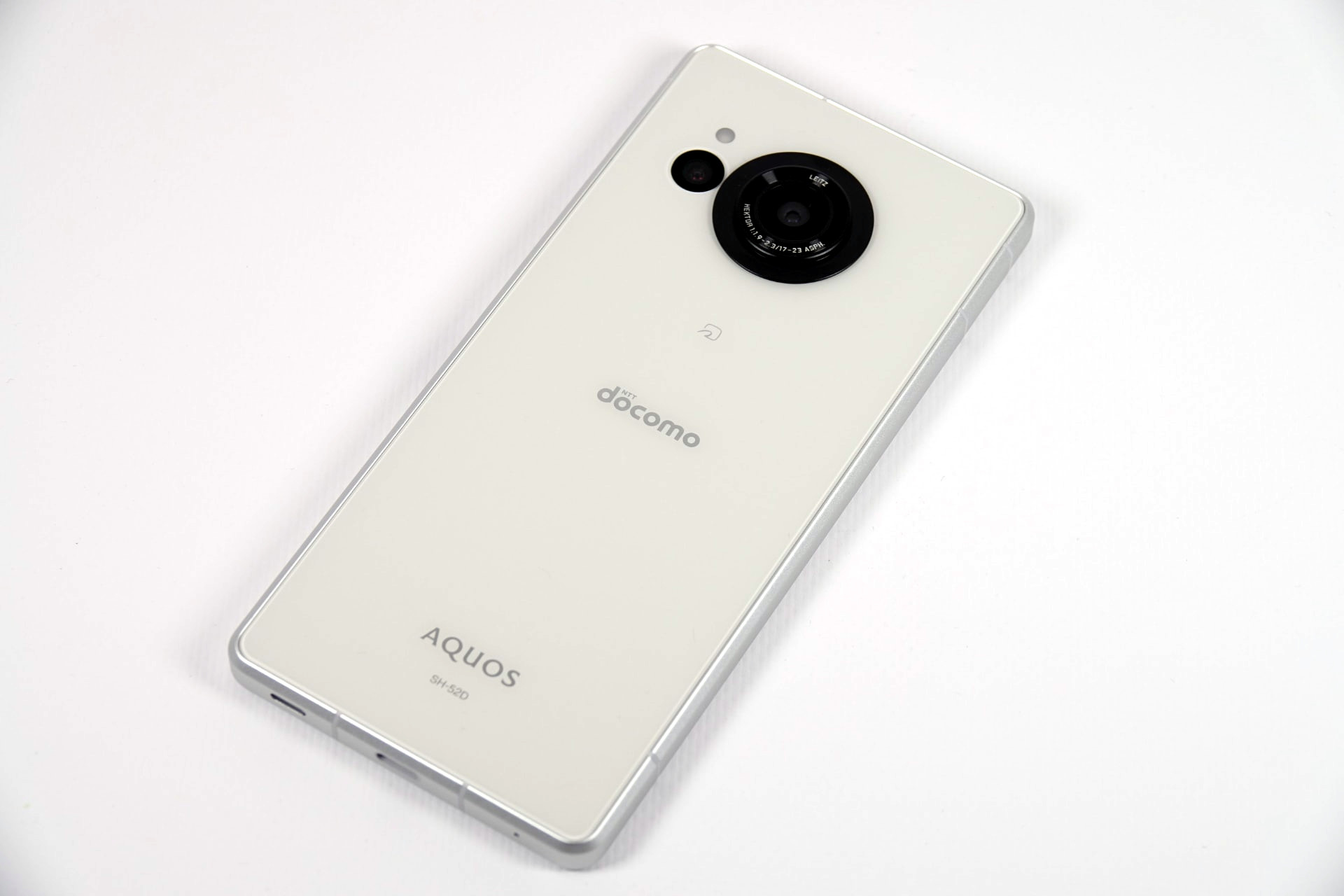 AQUOS R8