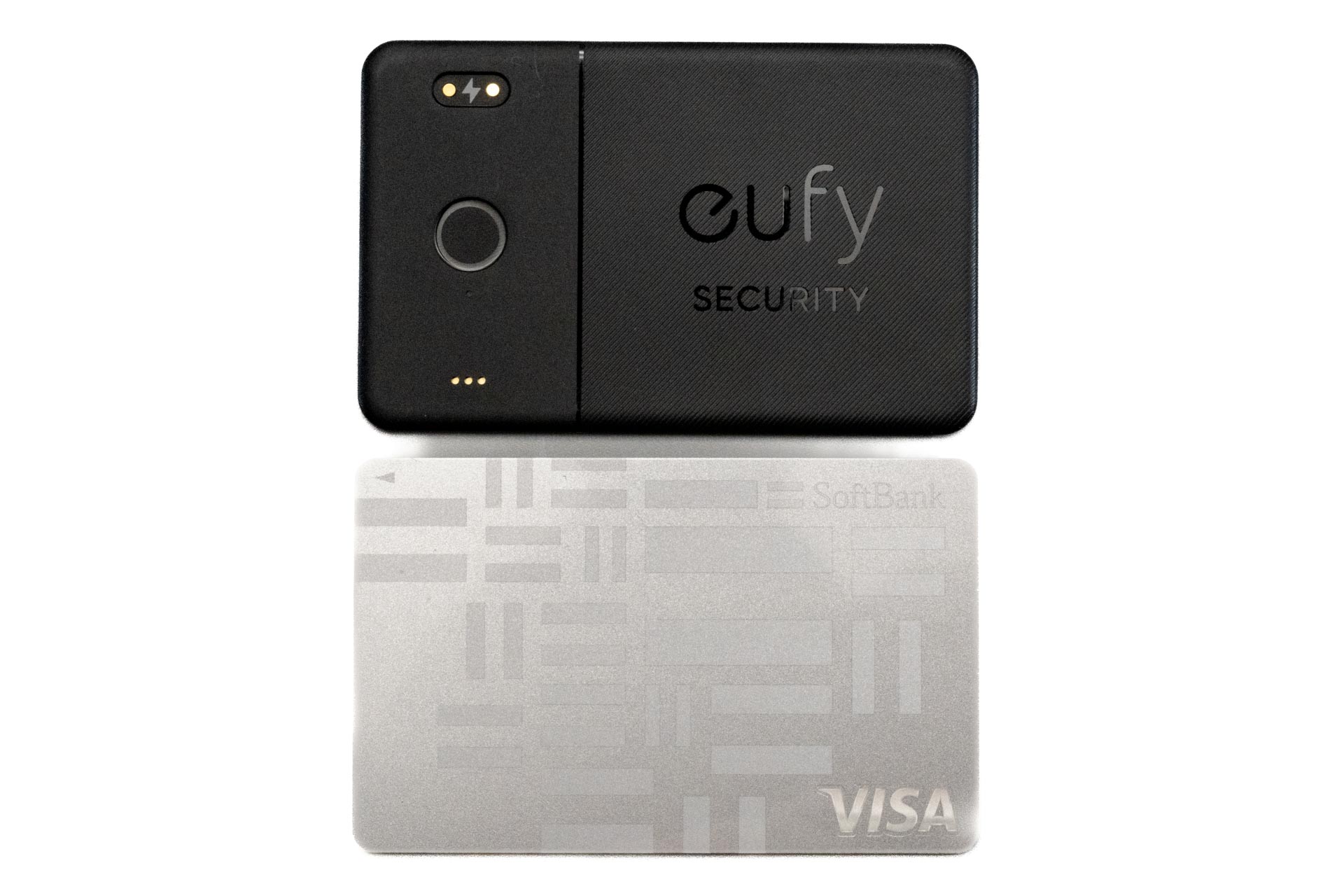 クレジットカードより僅かに小さい