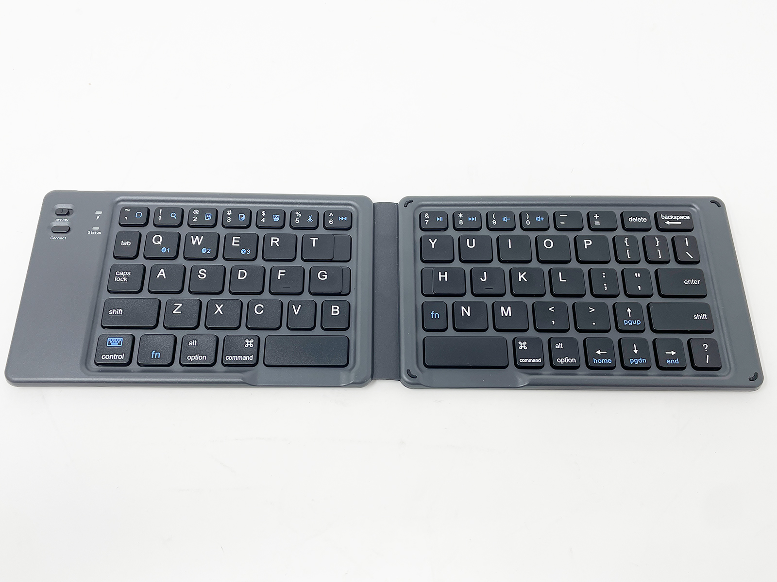 キー配列。左右が別れているほかは一見普通に見えるのですが……。